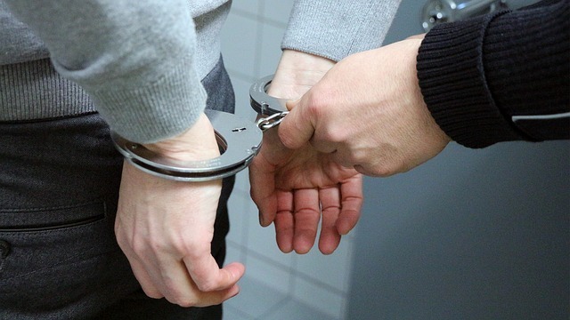 캐나다, 10년 전보다 더 안전한 편 handcuffs 2102488 640