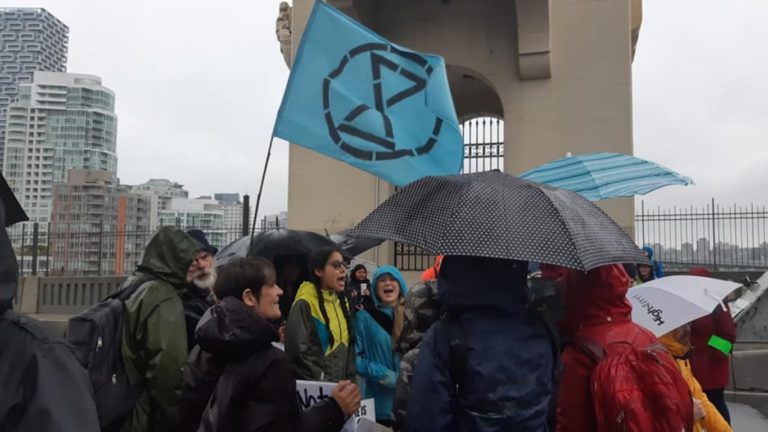 버라드 브리지, 환경단체 시위 점거
