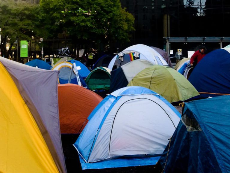 밴쿠버시 골치거리, 텐트 시티 부분 철거 시도… 해법은 있을까?