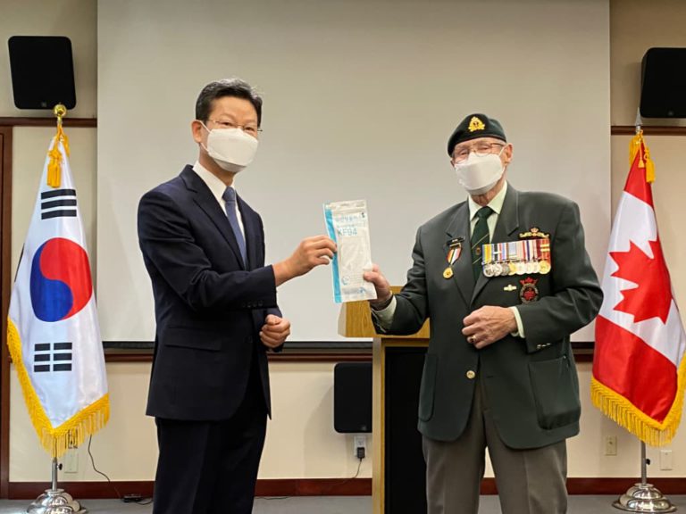 한국의 참전용사 마스크 보은, 캐나다 각료들은 숨기려 했다